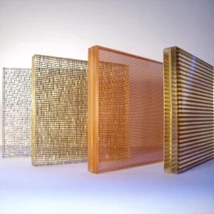 Kumaşlı cam örnekleri – dekoratif metal örgü kaplı cam paneller