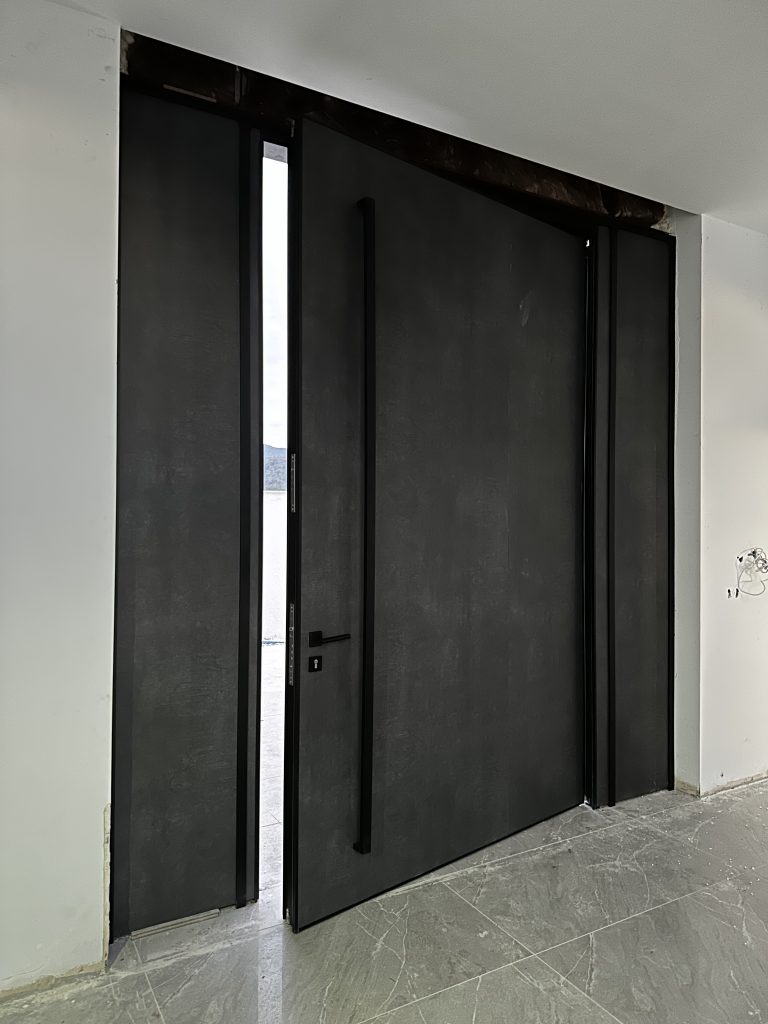 Pivot Kapı Sistemleri: Modern Mimari İçin Teknik ve Dayanıklı Çözümler