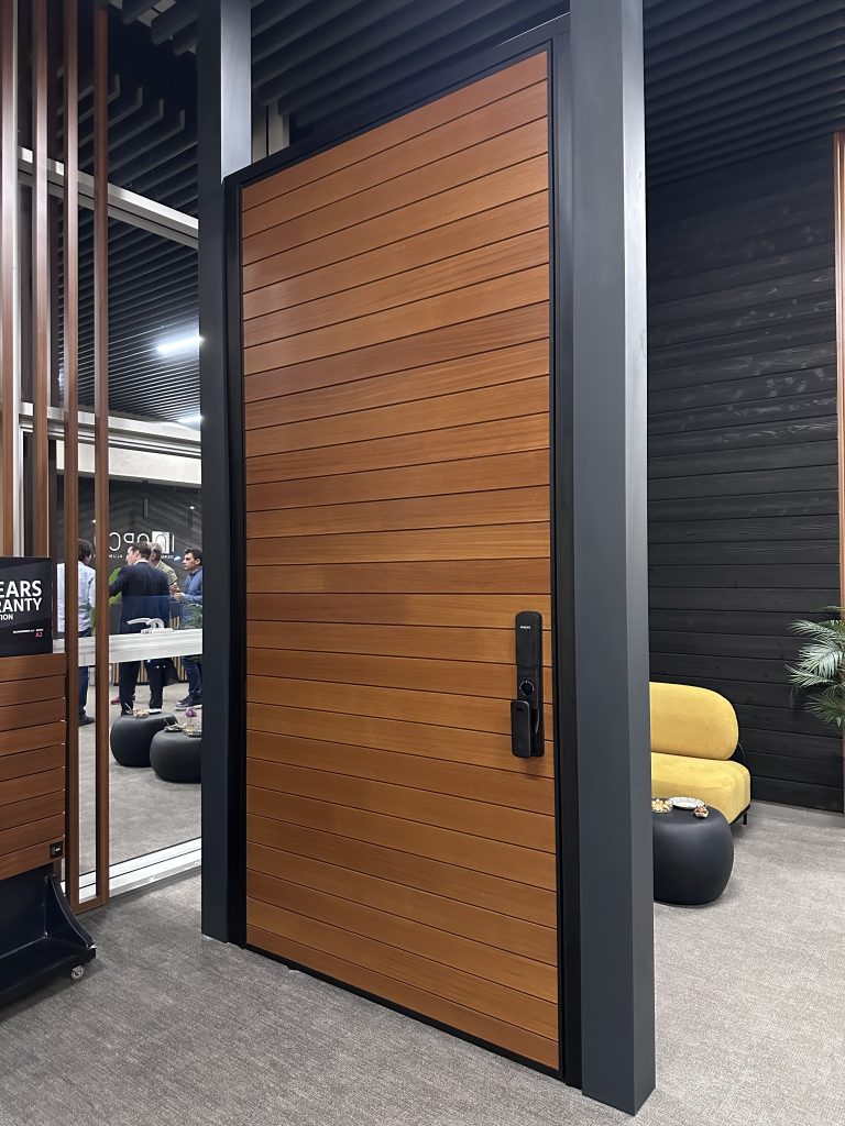 Lüks Pivot Kapı Çözümlerinde Kalite ve Teknik Standartlar