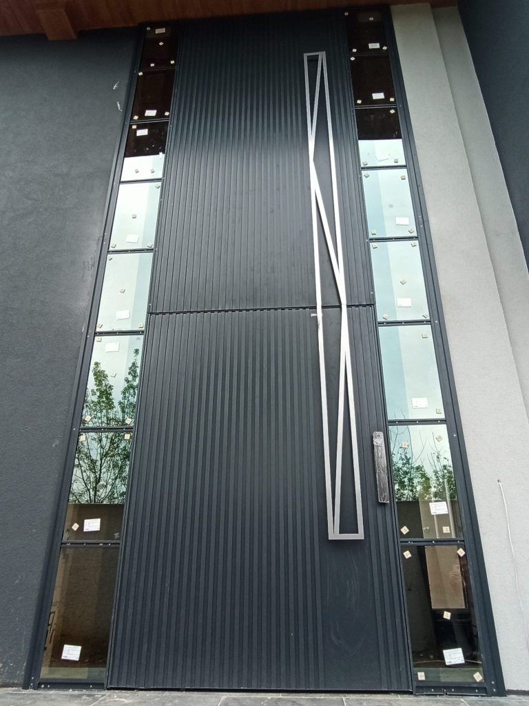 Pivotal Kapı Pivot Villa Kapıları: Lüks Villa Projelerinde Mühendislik ve Tasarımın Buluşması